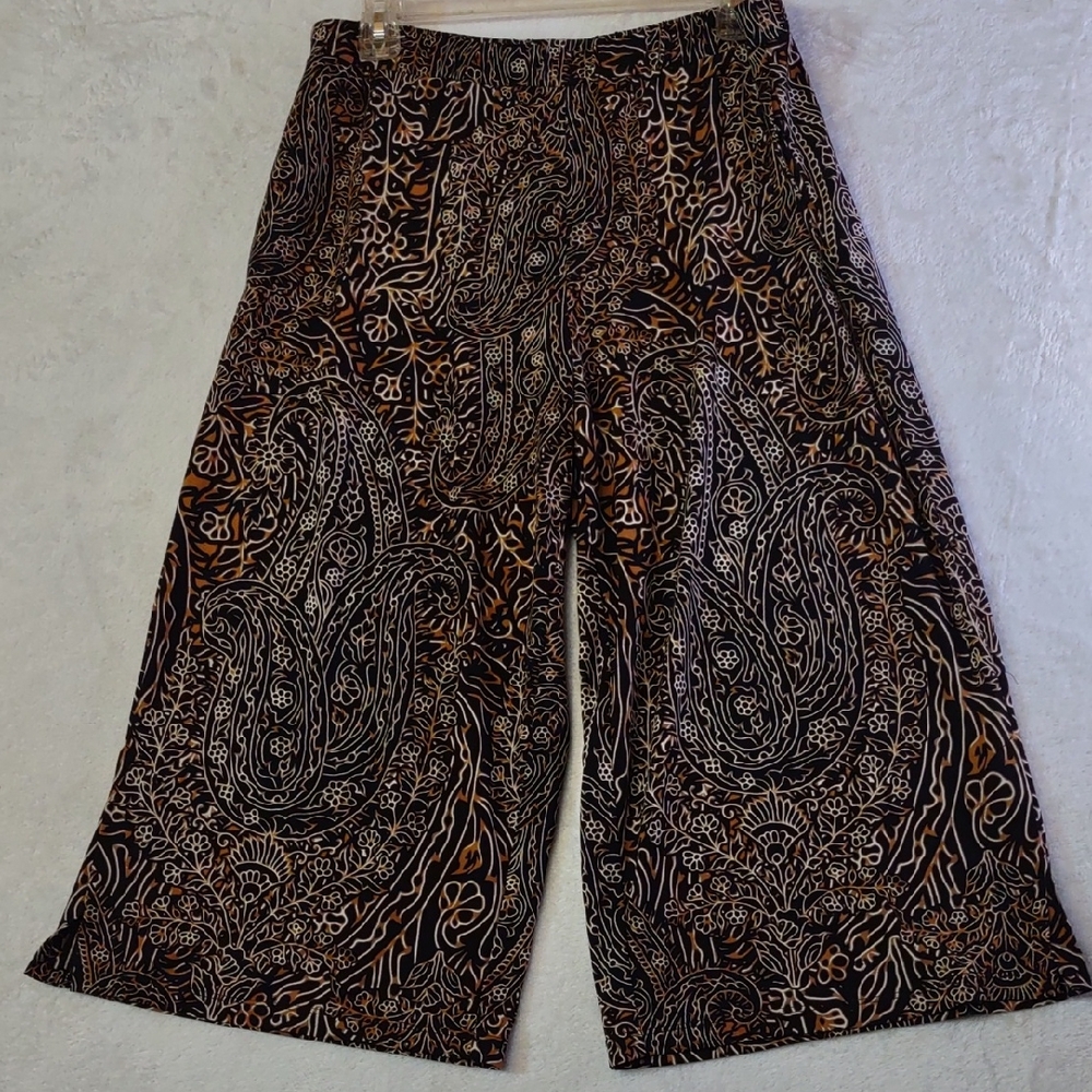 Susan Graver Black and Tan Patterned Gauchos